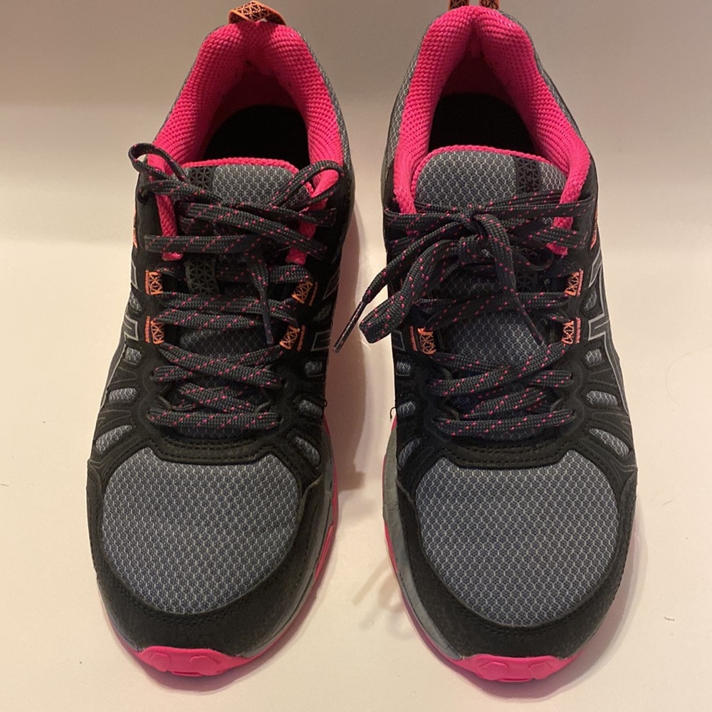 ASICS Women’s Running Shoes Size 7-EUC